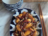 Gnocchi di riso coreani con cavolo di Pechino
