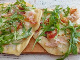 Pizzette di pane acqua e farina con pancetta