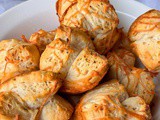 Garlic pull apart muffins